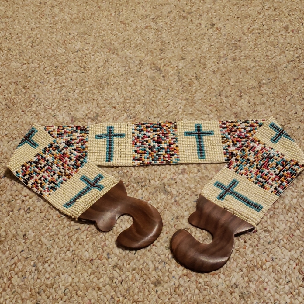 Southwest cross beaded stretch belt NWOT